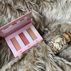 Wanderess Dusk to Dawn Blush & Highlighter Palette